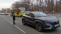 В центре Нижнего Тагила сбили женщину, которая шла к трамваю