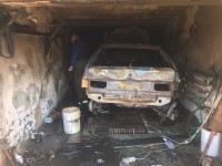 В Нижнем Тагиле сгорел гараж с автомобилем, арендатор убежал (фото)