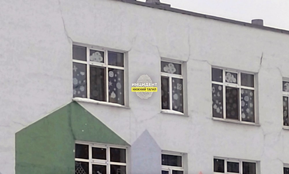 Тагильский мэр удивился повышенным вниманием к трещинам на здании детсада: видео
