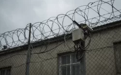 Флешки, роутеры и парфюм: экс-сотрудника ИК-12 отправили в колонию за торговлю с заключенным