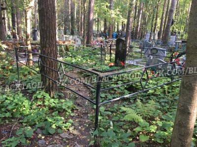 Тагильчанин добился сноса оградки на кладбище, которая мешала проходу
