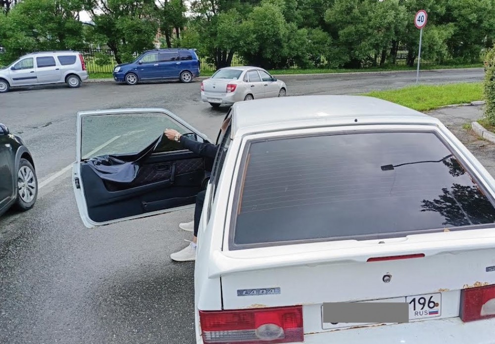 В Нижнем Тагиле автомобилистку отправили под арест за отказ снять тонировку