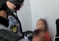 Спецназ силой отнял у тагильчанина дочь: видео (обновлено: добавлен комментарий представителя матери)