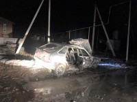 В Нижнем Тагиле неизвестные сожгли автомобиль. Перед этим они откатили легковушку от дома (фото)