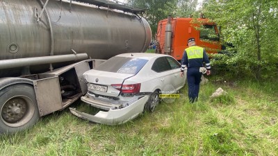 Бензовоз без тормозов смял пять легковушек в Нижнем Тагиле: подробности ДТП