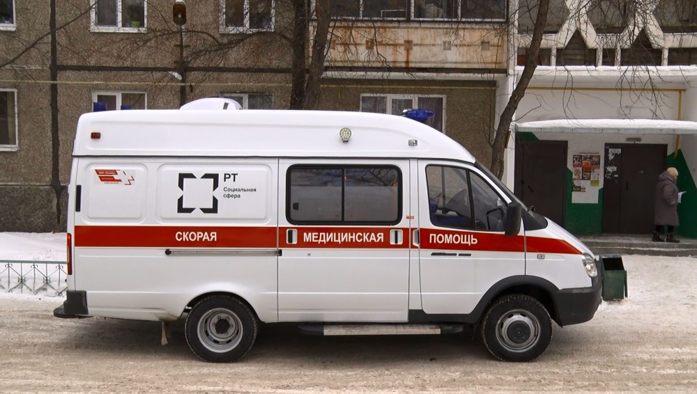 Тагильчанин пытался задушить фельдшера скорой, который приехал к его беременной супруге
