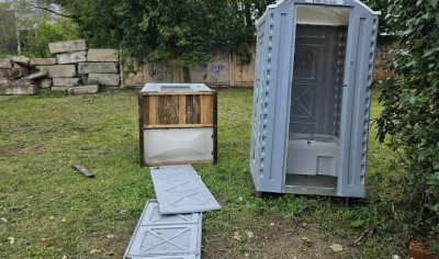 Из тагильского парка уберут туалеты из-за вандалов