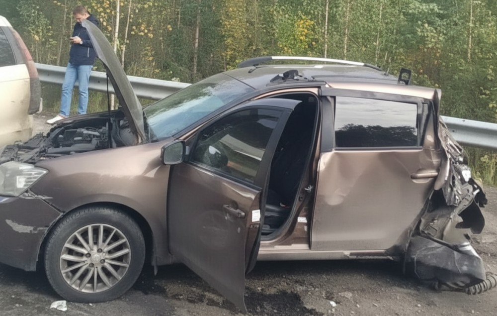 Кузов впечатало в салон: на Серовском тракте многотонник влетел в попутную легковушку