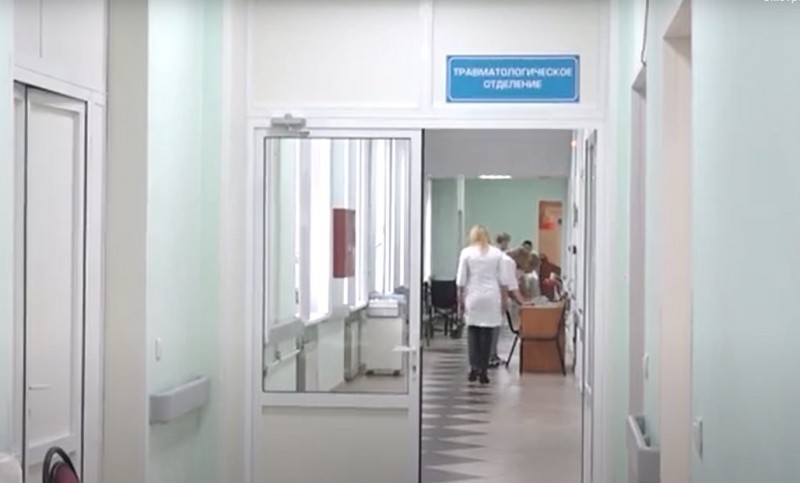 Из инфекционной больницы Нижнего Тагила пытался сбежать пациент с подозрением на коронавирус, выпрыгнув с третьего этажа