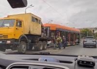 В центре Нижнего Тагила сошел с рельсов новый трамвай (фото)