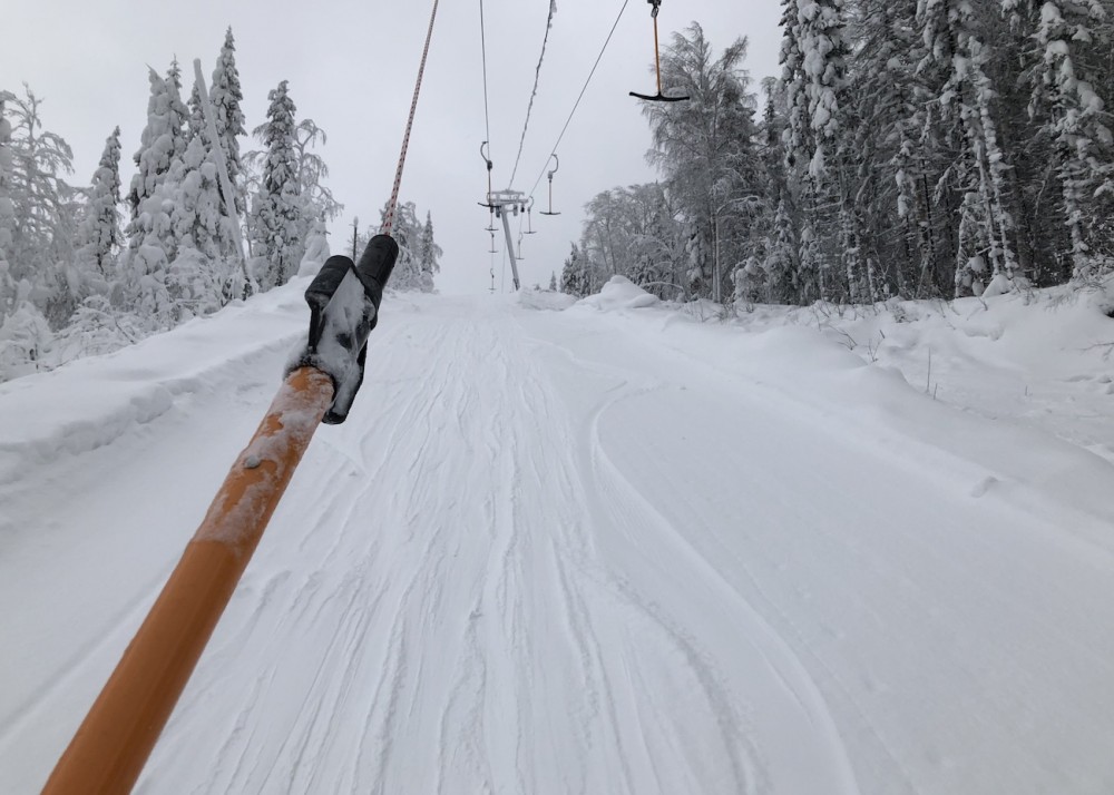 На «Белой» стартовал горнолыжный сезон: сколько стоит покататься