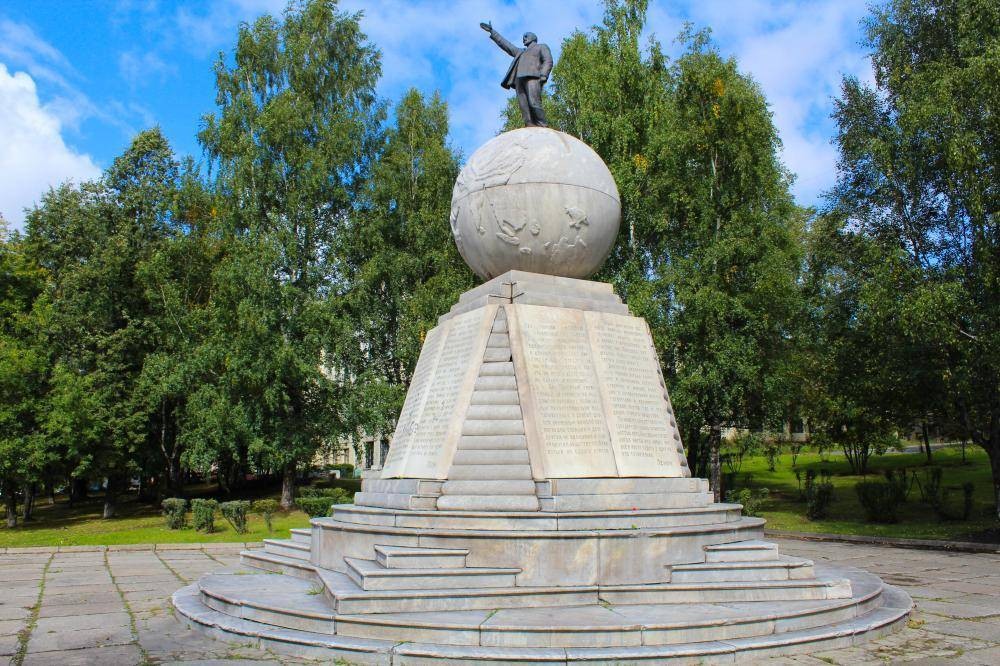 Столетний памятник Ленину на шаре обновят
