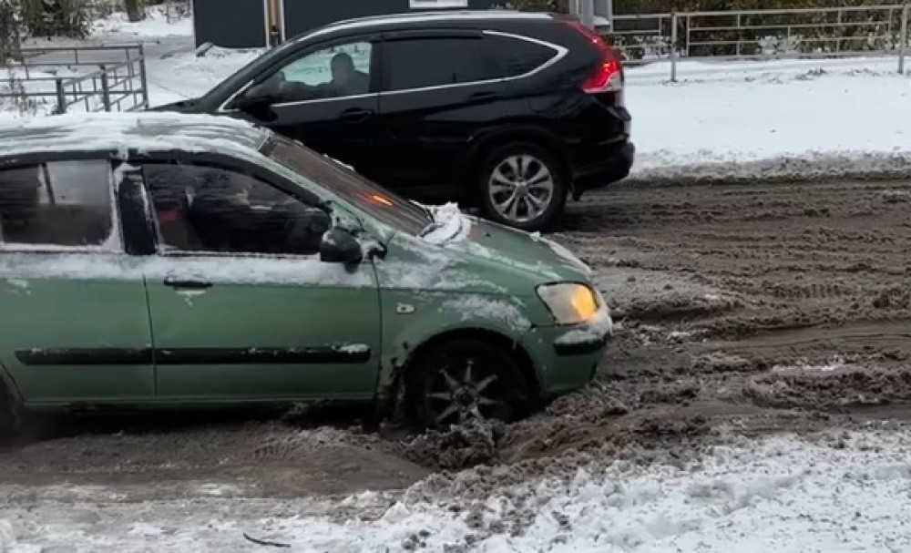 Незавершенный ремонт дороги стал ловушкой для автомобилистов Нижнего Тагила