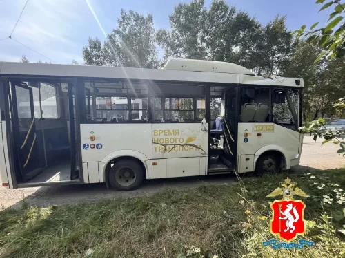 Рейсовый автобус с пассажирами протаранил столб в Нижнем Тагиле