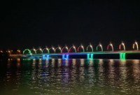 В День города включили подсветку моста через Тагильский пруд. Видео с воды