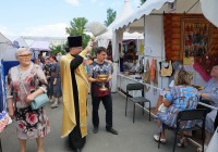 В центре Нижнего Тагила открылась православная ярмарка: фото