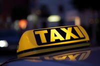 В Нижнем Тагиле таксисты ночью устроили автопробег-забастовку. В ГИБДД ничего не знают и не видят нарушений (видео)