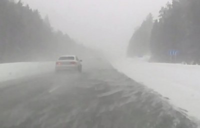 Ехали вслепую: видеорегистратор заснял массовое ДТП с девятью машинами