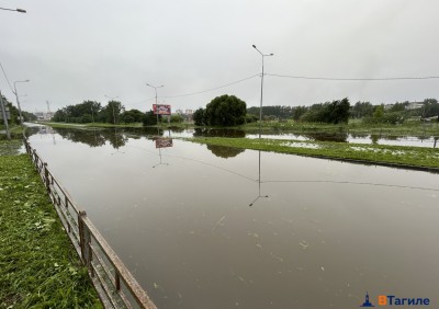 Большая вода в Тагиле: что происходит на ул. Серова и в парке &laquo;Народный&raquo; сейчас (фоторепортаж)