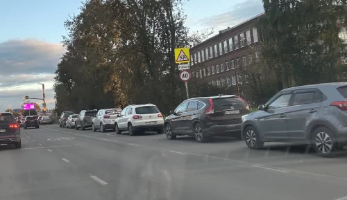 Тагильчанин пожаловался, что простоял 7 часов в очереди к закрытой заправке, но поддержки не услышал