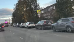 Тагильчанин пожаловался, что простоял 7 часов в очереди к закрытой заправке, но поддержки не услышал