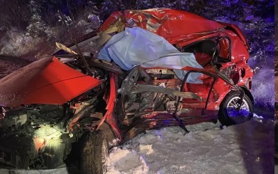 Машина всмятку: появилось видео с места страшной аварии с КамАЗом на Серовском тракте