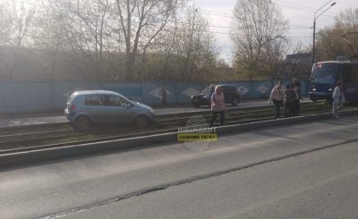 В Нижнем Тагиле автомобилистка парализовала трамвайное движение