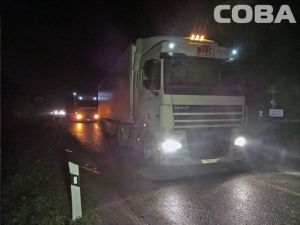 На Серовской трассе грузовик насмерть сбил 25-летнюю девушку (фото)