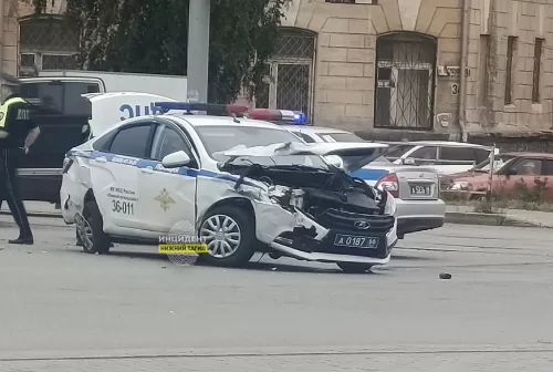 Спешащий экипаж ГАИ влетел во внедорожник: есть пострадавшие