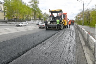 Экспериментальный участок дороги из шлакового асфальта в Нижнем Тагиле выдержал год испытаний