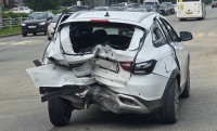 Водитель кроссовера влетел в Ладу, остановившуюся на светофоре, и написал заявление на пострадавшего