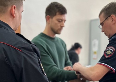 &laquo;Бизнес&raquo; на запрещенке: экс-сотрудник тагильской колонии получил реальный срок за помощь осужденному