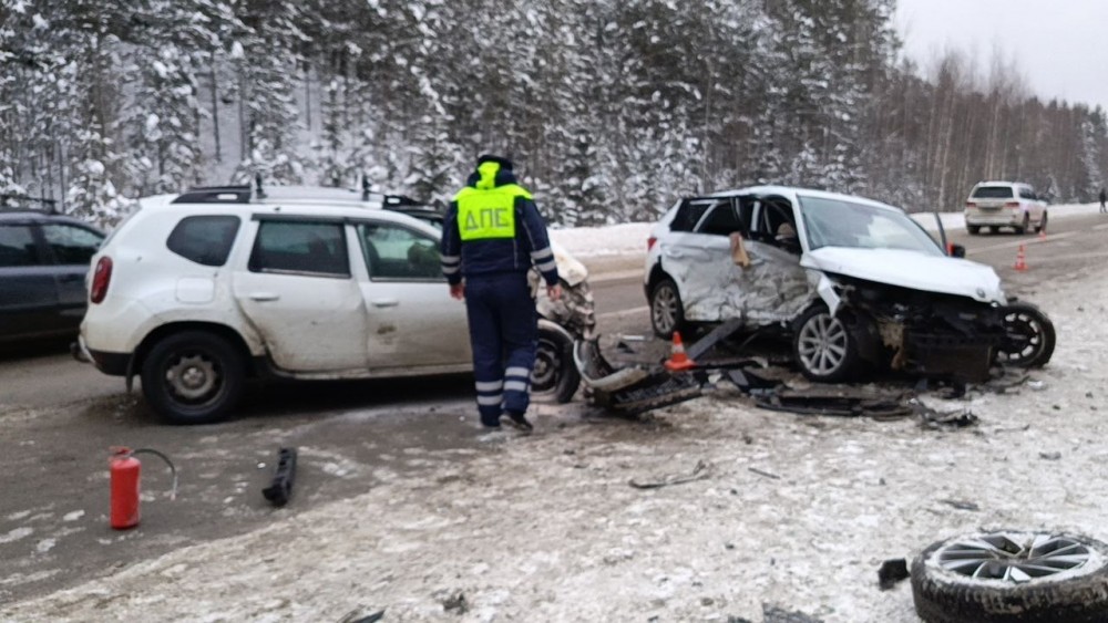 На трассе под Тагилом пожилой водитель спровоцировал лобовую аварию (обновлено)