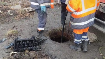 Судьбу двигателя из канализации предстоит выяснить полиции