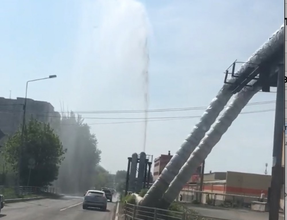 В Нижнем Тагиле забил гейзер высотой с многоэтажку: видео