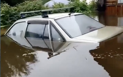 Вода уходит, но последствия катастрофические: шокирующие кадры тагильского паводка