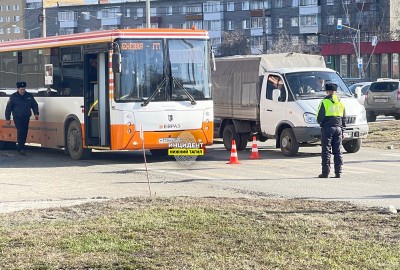 В автобусе ЕВРАЗ НТМК травмировалась пассажирка из-за резкого торможения