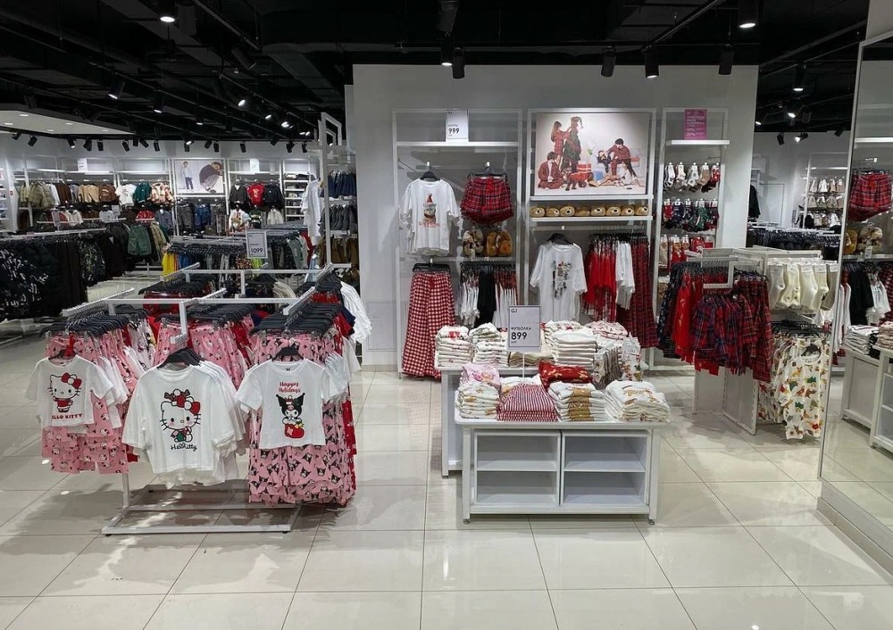 Популярная сеть одежды избавляется от фабрик и сокращает количество магазинов