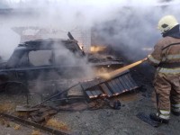 В Нижнем Тагиле в пожаре в гараже погибла женщина (фото)