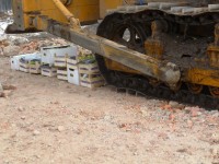 В Нижнем Тагиле бульдозером уничтожили 140 килограммов санкционных яблок и груш (фото)
