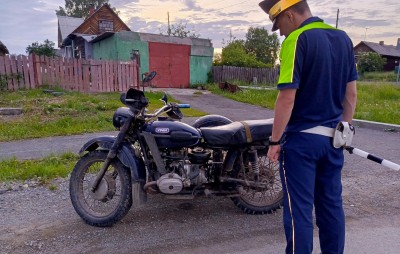 Пьяный отец без прав повёз жену с дочерью на мотоцикле и не вписался в поворот