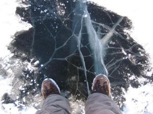 Толщина льда от 0 до 50 сантиметров. Выходить на Тагильский пруд смертельно опасно