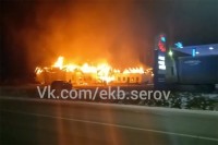 На Серовском тракте сгорело кафе (видео)