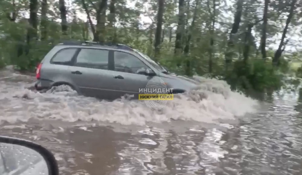 На Нижний Тагил обрушилась почти половина месячной нормы дождей. Город снова затопило