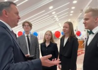 Премии мэра получили десять выдающихся школьников Нижнего Тагила