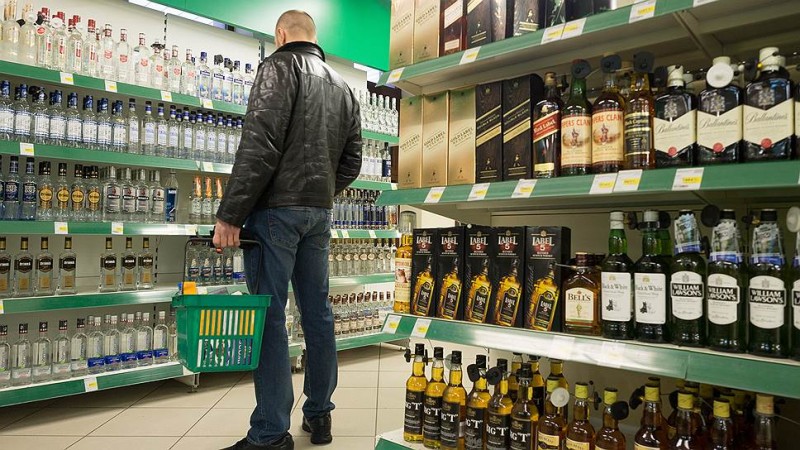 Из-за коронавируса в Свердловской области запретили продавать алкоголь после 19 часов
