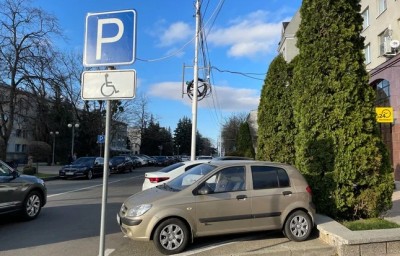 Парковка для инвалидов разрешена только с опознавательным знаком, решил тагильский суд