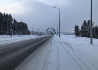 Новую тагильскую дорогу превратили в гоночный трек, поэтому там теперь семь светофоров с ограничением в 45 км/ч