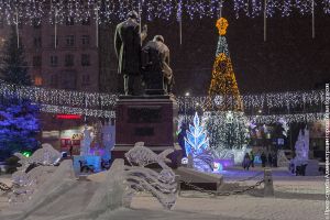 Мэрия задумалась о переносе главной елки города с Театральной площади