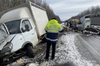 На Серовском тракте водитель Газели со стажем 2 месяца устроил лобовую аварию